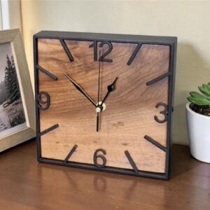 Strona główna 26 Zegar stojący lub ścienny z orzecha włoskiego 20×20 cm